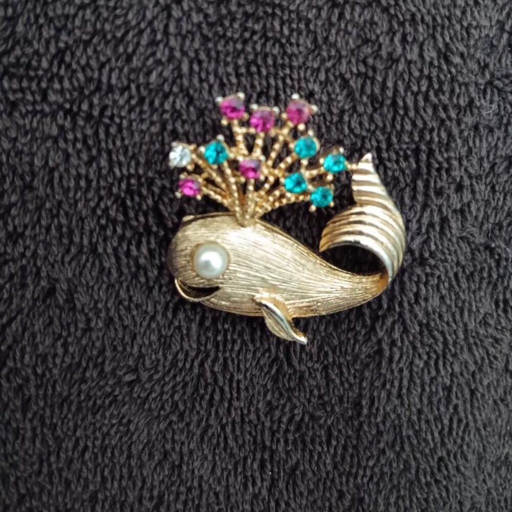 Vintage Spouting Whale Gold Tone Pin Brooch with Pearl Colored Stones